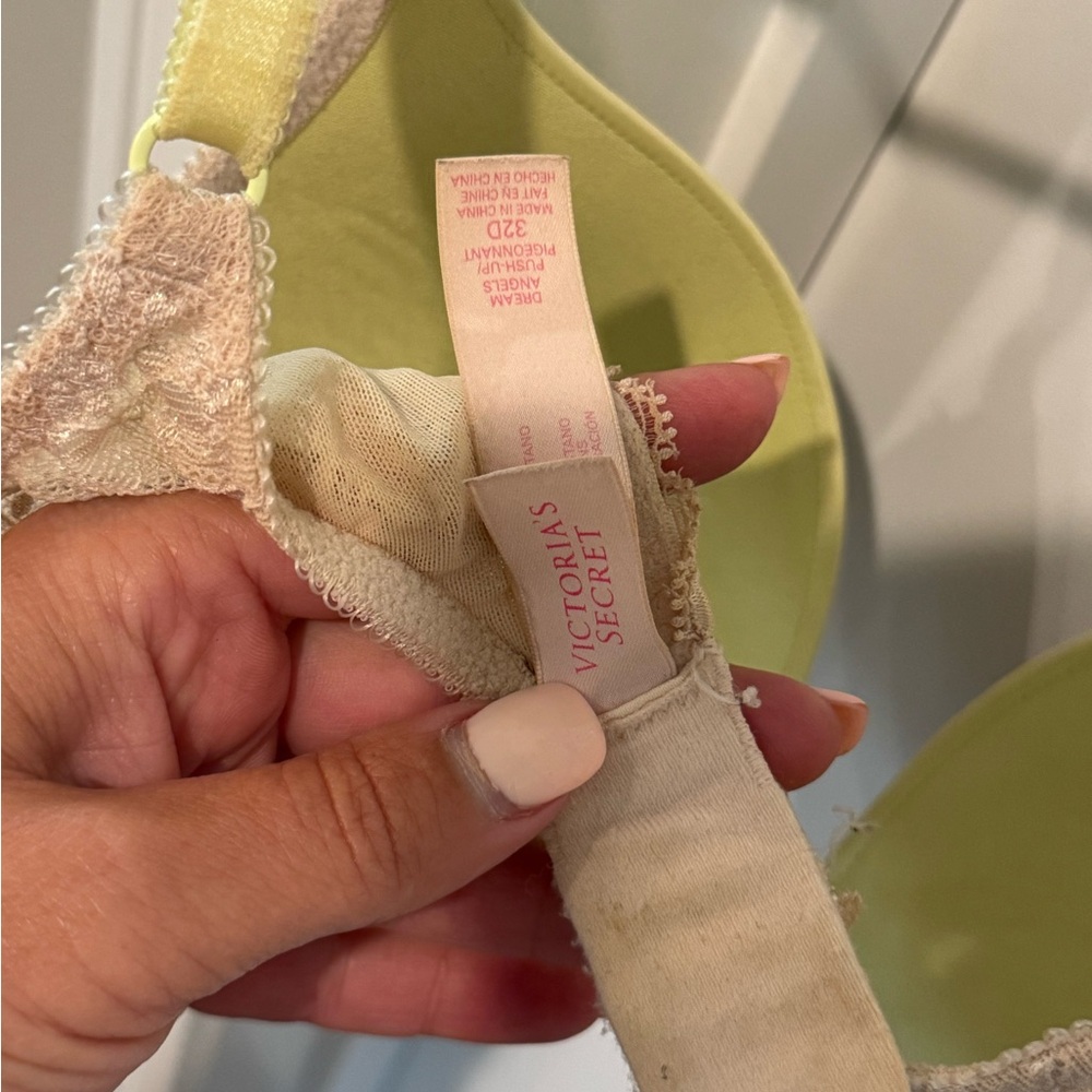 VICTORIA’S SECRET BRAND, Elegant Lace Trimmed Bra in Yellow, Sz (32D) Clothing - Picture 13 of 16